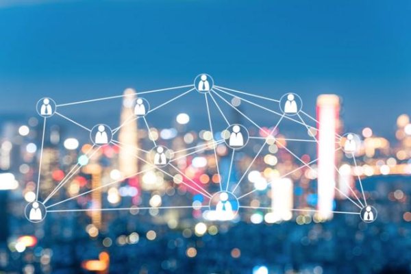 德旺配资 《生万物》播完，闫妮一句话惊醒多少人：人到中年，存钱不如存人