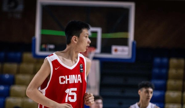 亿牛策略 新版周琦来了！中国男篮又一15岁2米14新星崛起：轰17+11立功冲冠