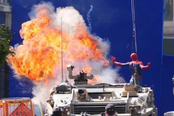 芝麻配资 荷兰弟拍摄《蜘蛛侠：崭新之日》意外受伤，剧组宣布暂停制作